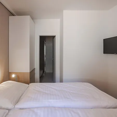 Hotel Gardinn - Free Parking And Quiet Garden 3*