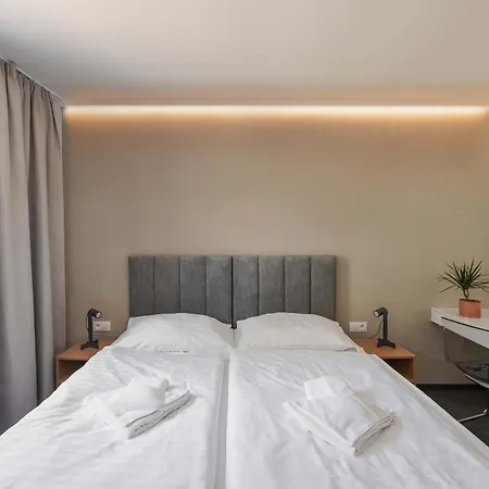 Gardinn - Free Parking And Quiet Garden Hotel 3*