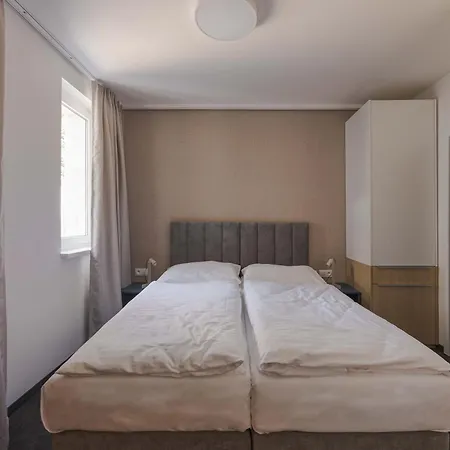 Gardinn - Free Parking And Quiet Garden 3*