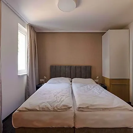 Gardinn - Free Parking And Quiet Garden Hotel Bratislava