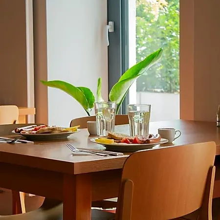 Hotel Gardinn - Free Parking And Quiet Garden