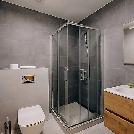 Gardinn - Free Parking And Quiet Garden Hotel
