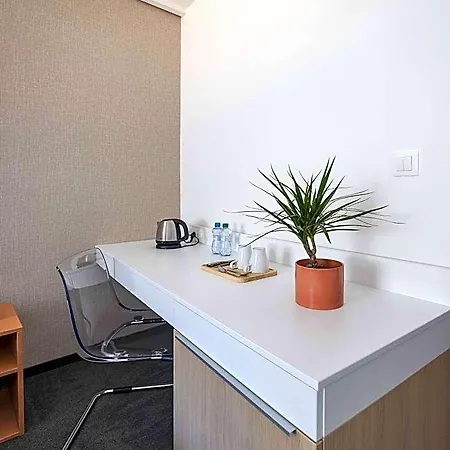 Hotel Gardinn - Free Parking And Quiet Garden Bratislava