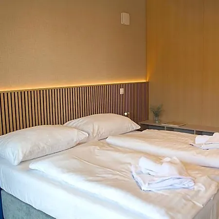 Hotel Gardinn - Free Parking And Quiet Garden Bratislava