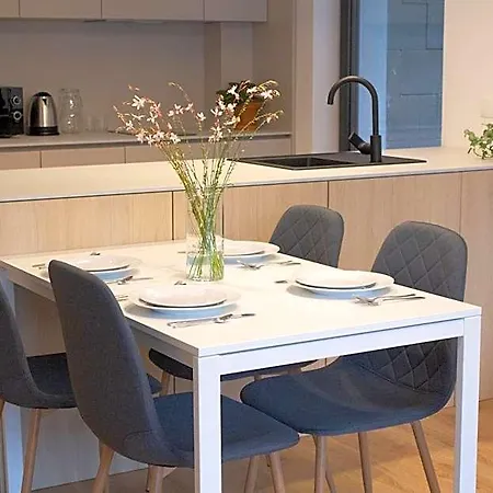 Gardinn - Free Parking And Quiet Garden Hotel