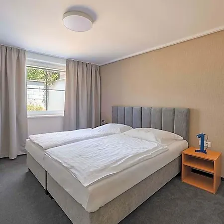 Hotel Gardinn - Free Parking And Quiet Garden Bratislava